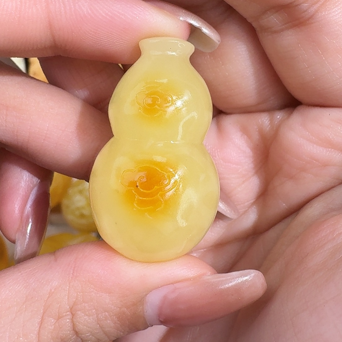 小***儿琥珀未镶嵌裸石我