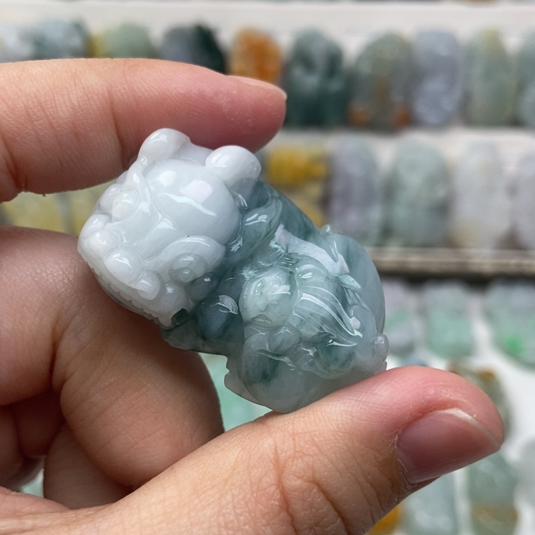 翡翠吊坠(赠链)未镶嵌