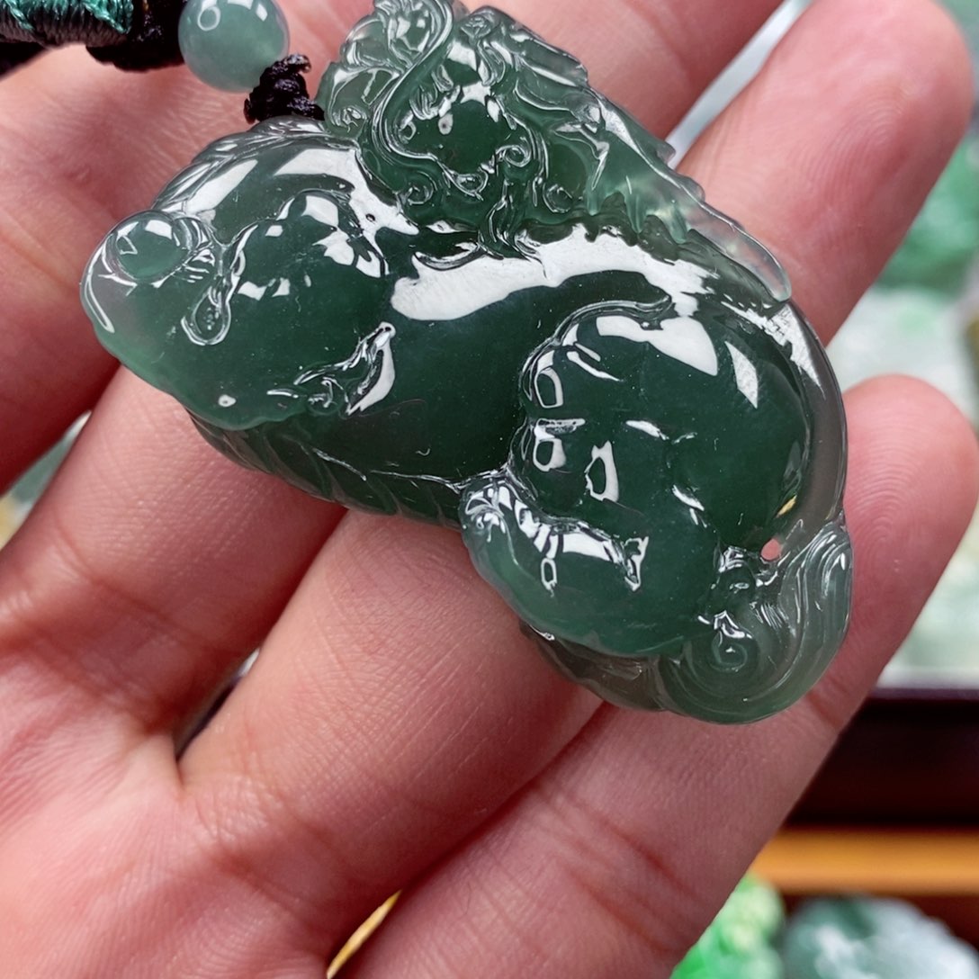 翡翠颈饰未镶嵌翡翠