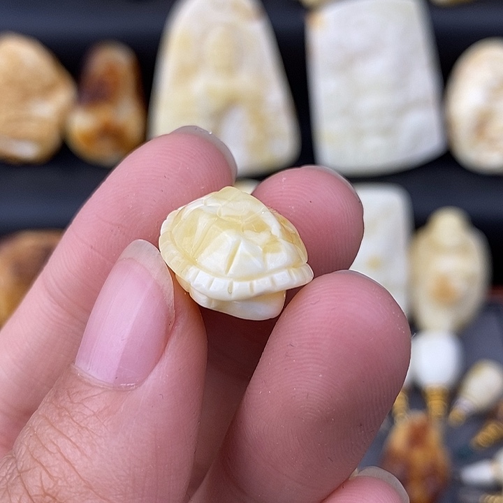 琥珀未镶嵌裸石富甲龟背c978