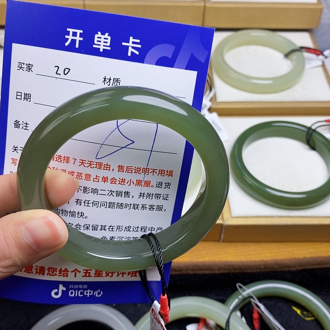 和田玉手镯未镶嵌潇**? sy