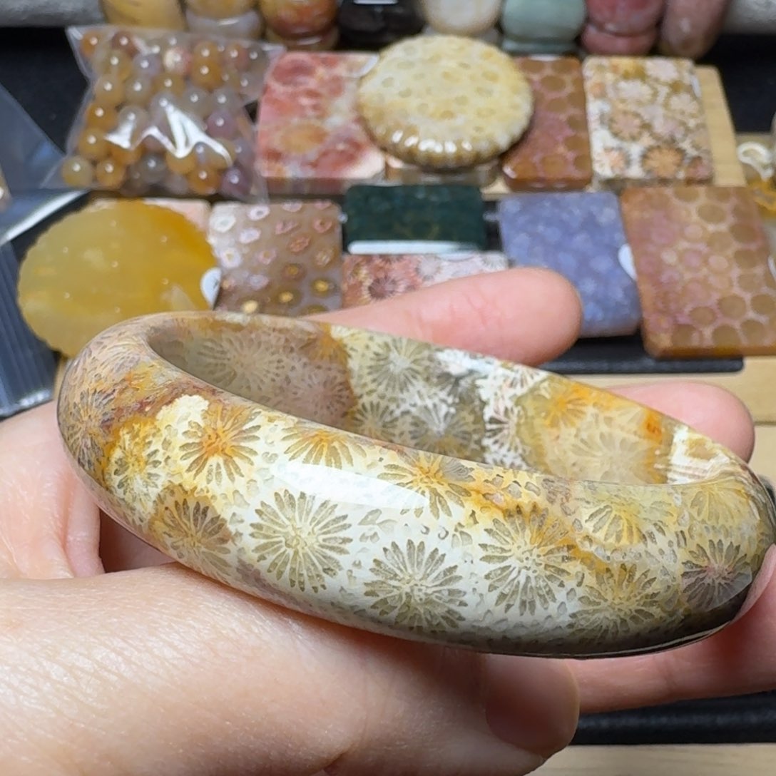 硅化玉55.7窄条上的大花 美得更明显未镶嵌