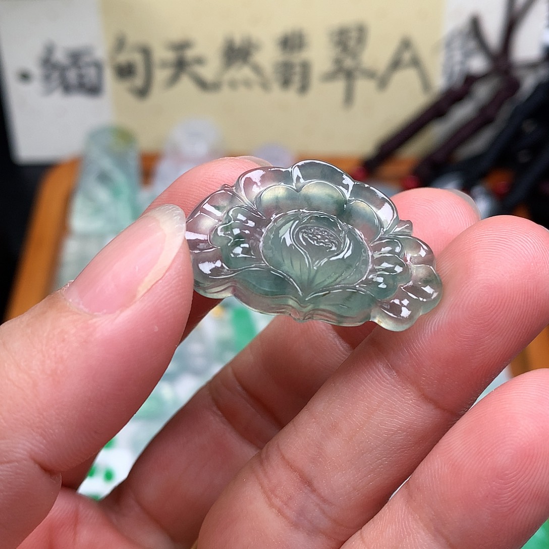 翡翠裸石缅甸天然A货翡翠冰种牡丹花