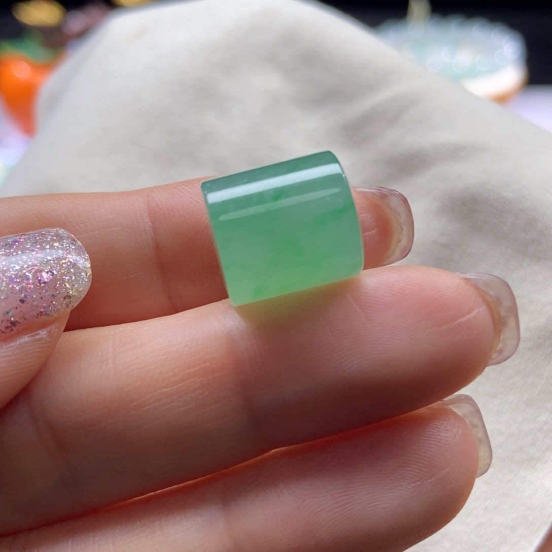 翡翠散珠冰甜阳绿桶珠12.9*12.5mm