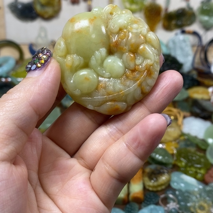 蛇纹石玉未镶嵌吊坠