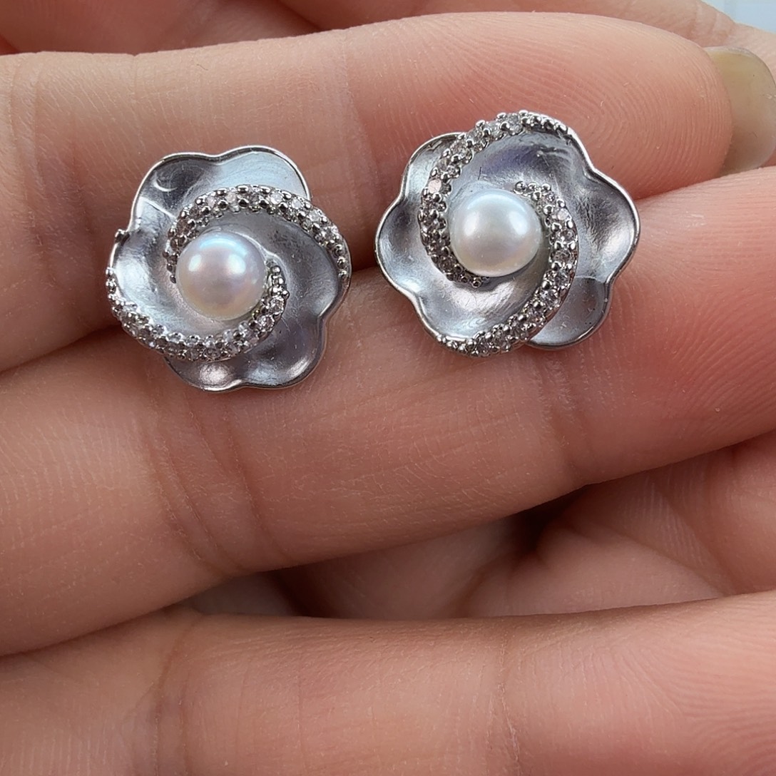 颈饰银S925镶嵌淡水珍珠