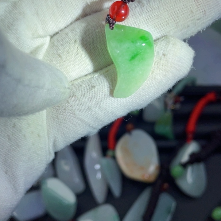 翡翠未镶嵌挂件片料