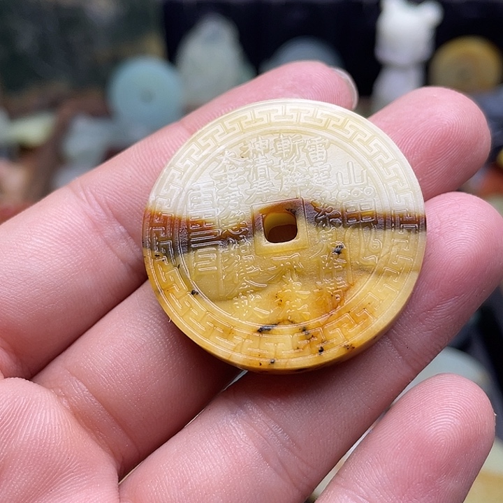 蛇纹石玉挂件合金
