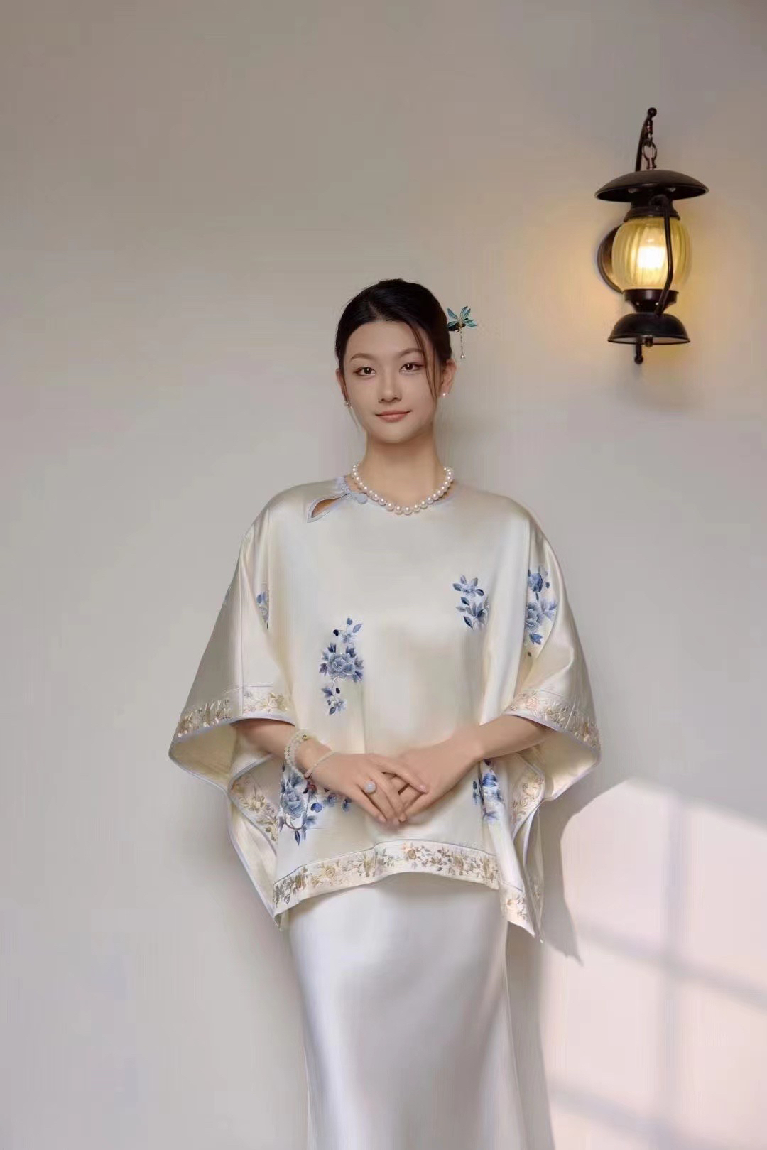 卿佩华服原创设计款华韵三蓝绣短外套