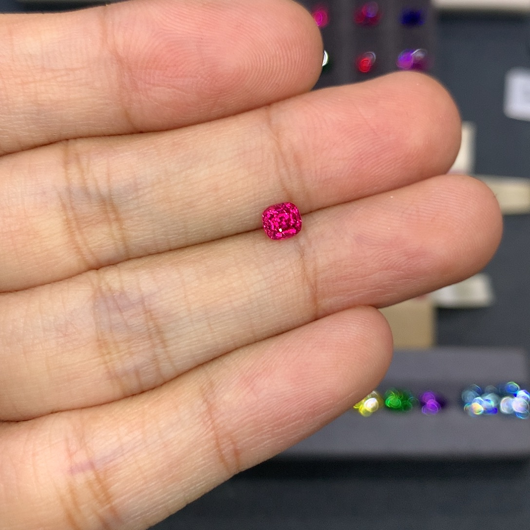 尖晶石裸石49分吉尔德大证曼辛绝地武士