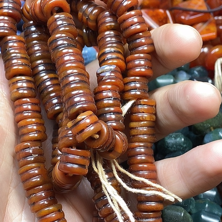 未镶嵌颈饰玛瑙/玉髓欭****?