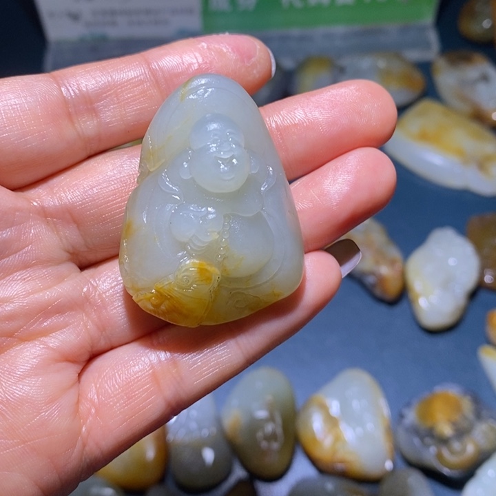 小***n和田玉未镶嵌颈饰