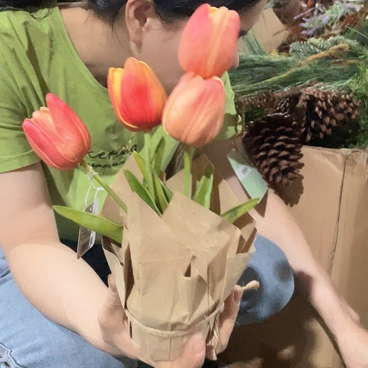 陶瓷花瓶，仿真绿植。