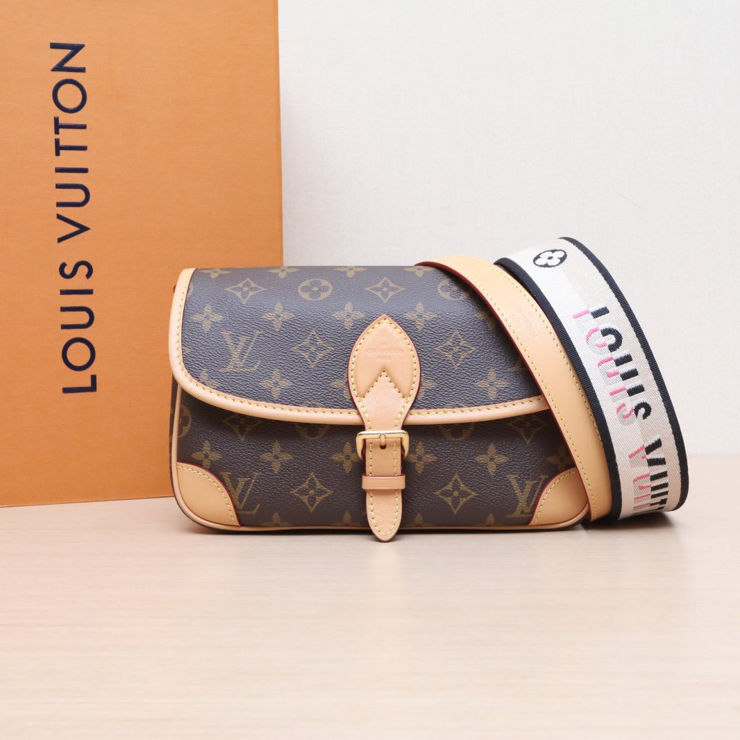 95新 LouisVuitton/路易威登 小花柳 Diane 法棍包 可拆卸 芯片 
