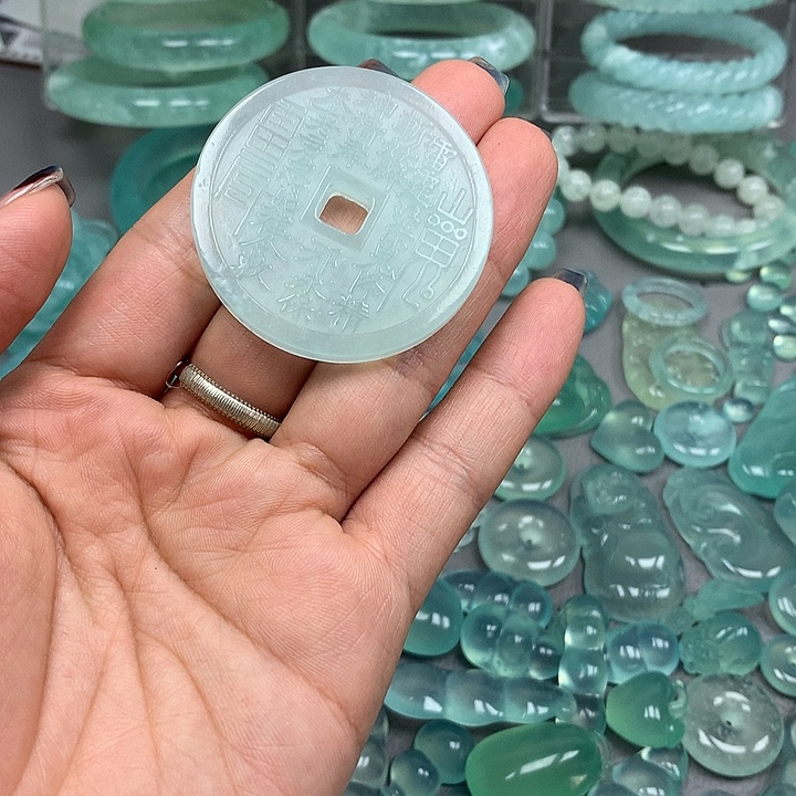 蛇纹石玉未镶嵌颈饰