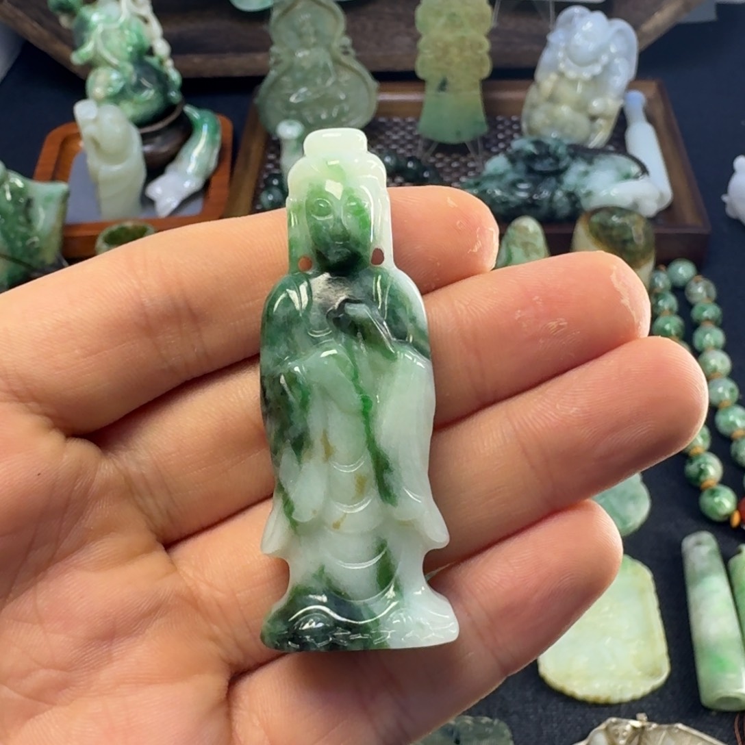 翡翠颈饰未镶嵌翡翠颈饰未镶嵌..