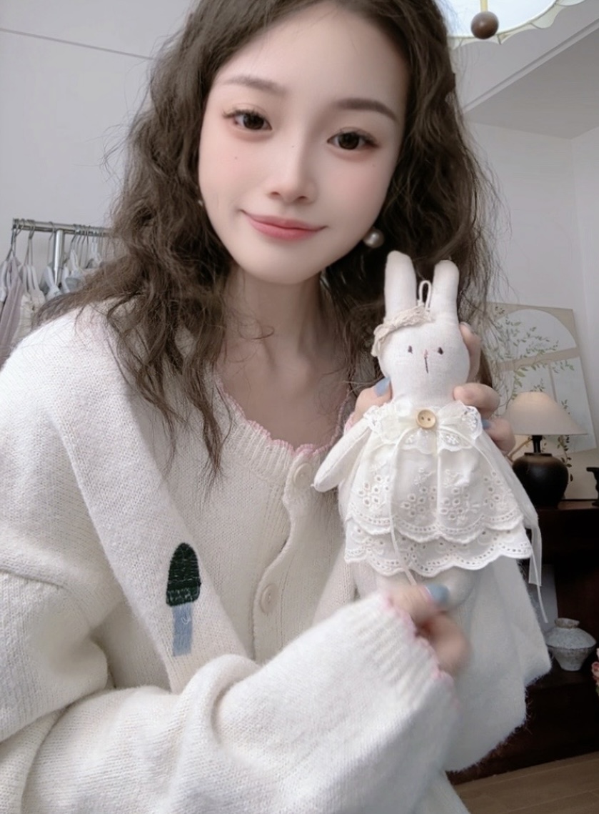 【手上的大白兔】针织甜美温柔开衫白色休闲风千金风秋冬