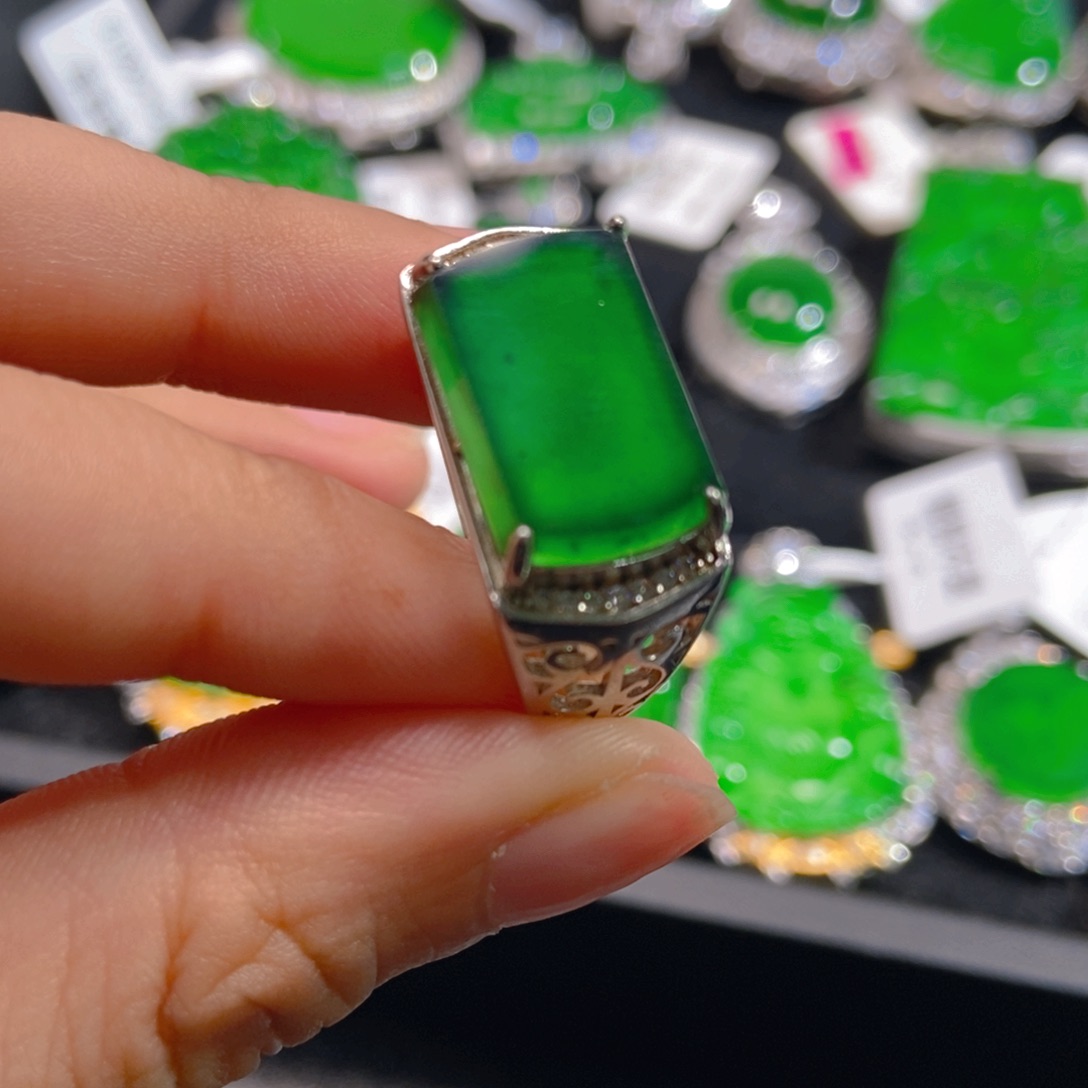 翡翠吊坠(不含链)未镶嵌