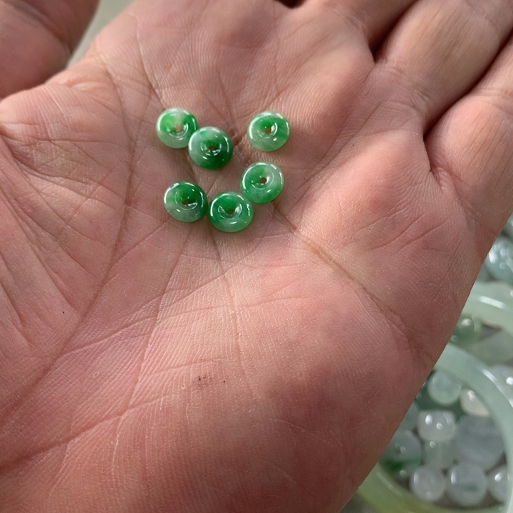 定制翡翠未镶嵌始***?翡翠