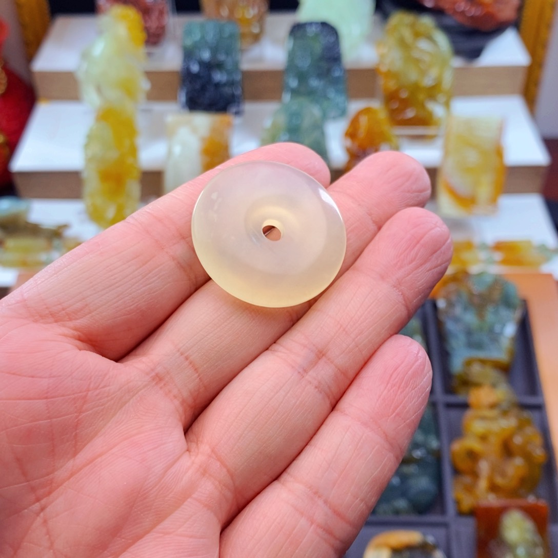 蛇纹石玉颈饰未镶嵌