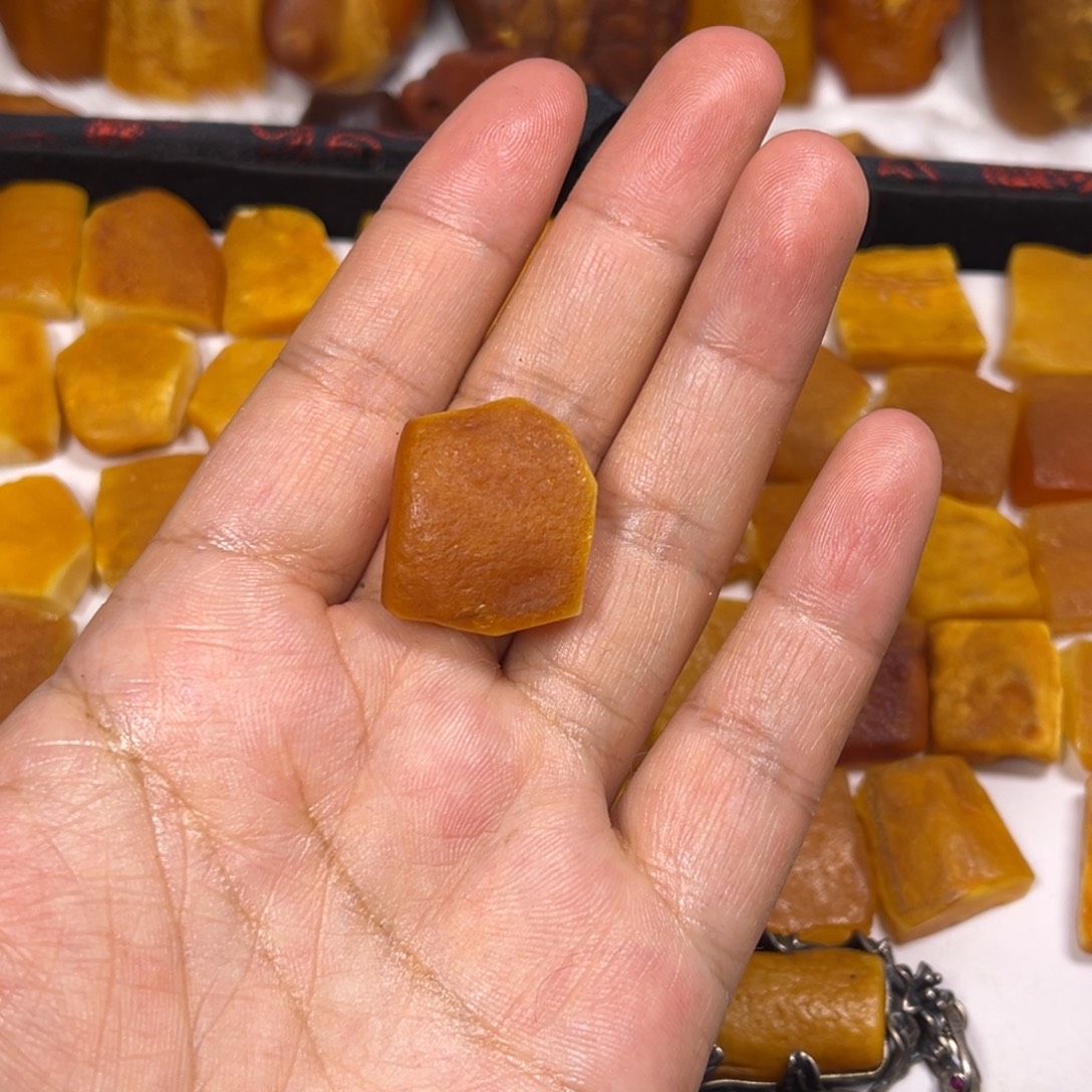 樱***熊琥珀未镶嵌裸石琥珀