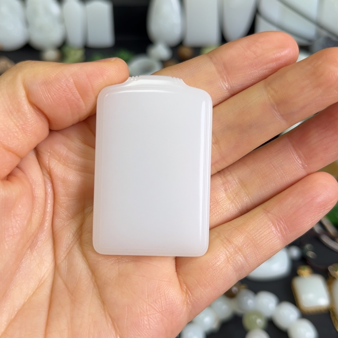 和田玉未镶嵌吊坠(赠链)