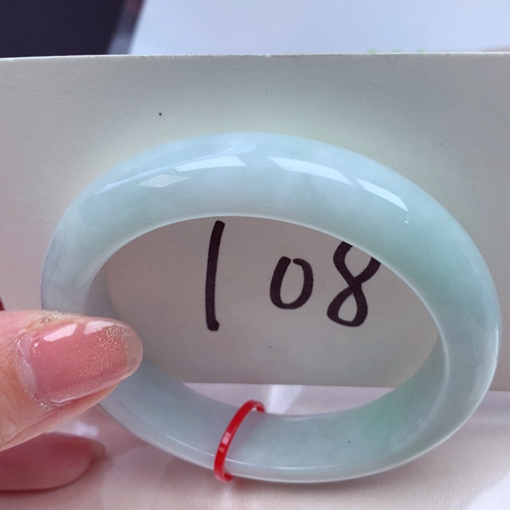 翡翠手镯未镶嵌翡翠