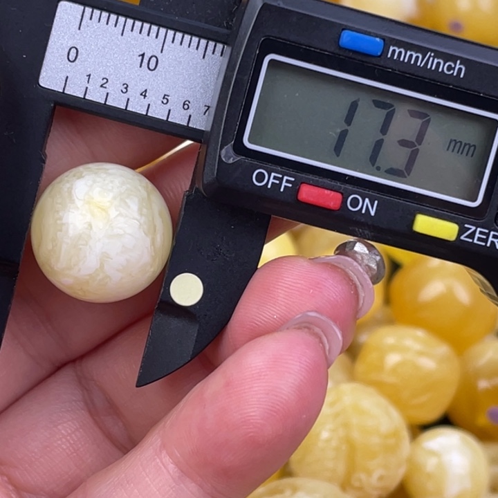 蜜蜡未镶嵌裸石微瑕750