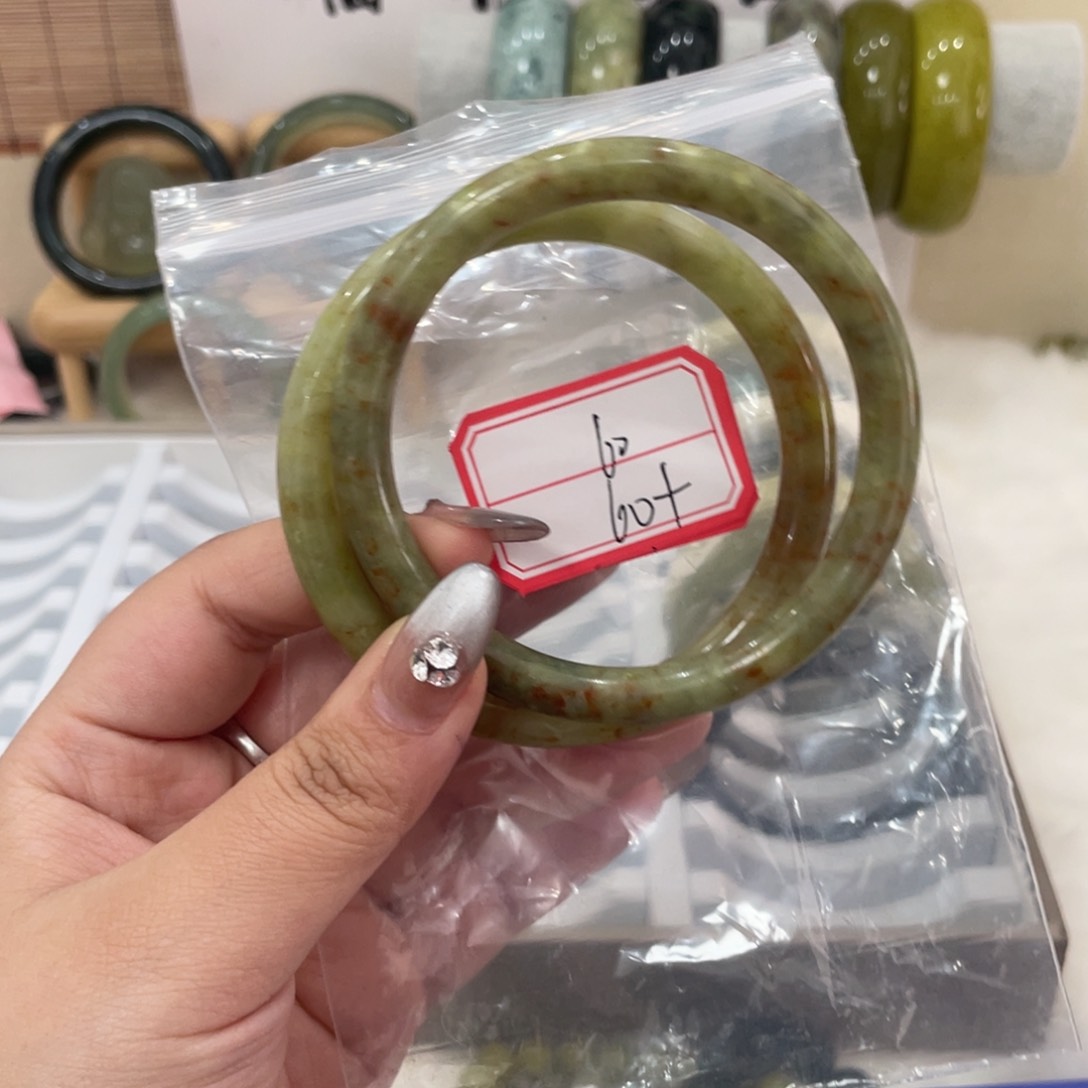 蛇纹石玉手镯未镶嵌