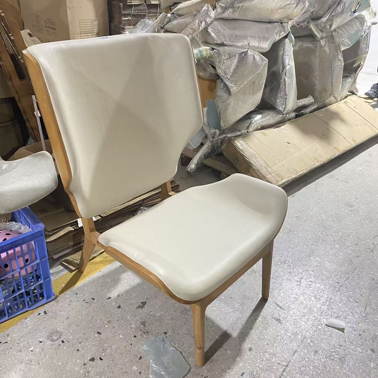 V619#85*90*113cm实木休闲椅【不包安装】库存尾货（三楼）