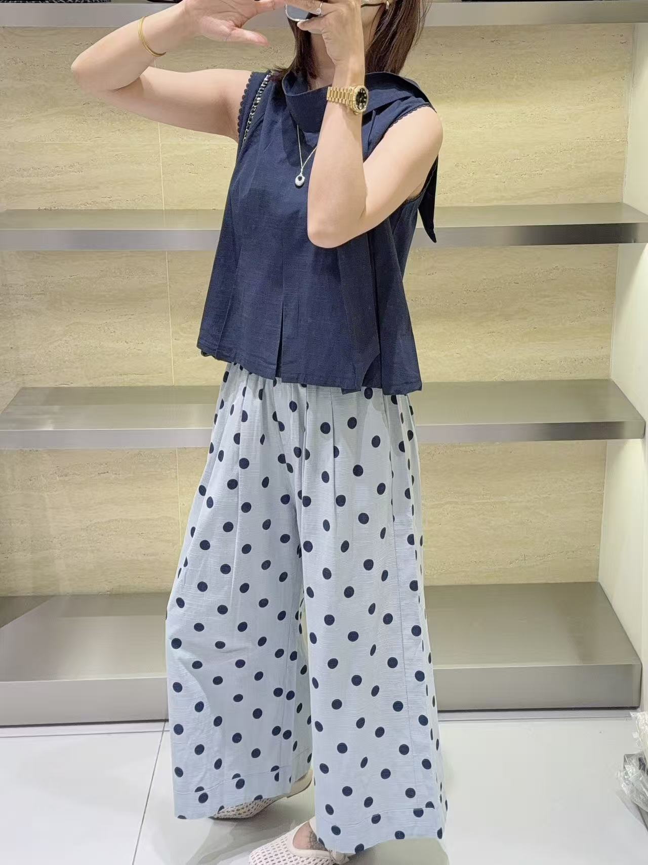 仓美美女装-无袖压褶花边设计款T恤（卡码推荐拍大）