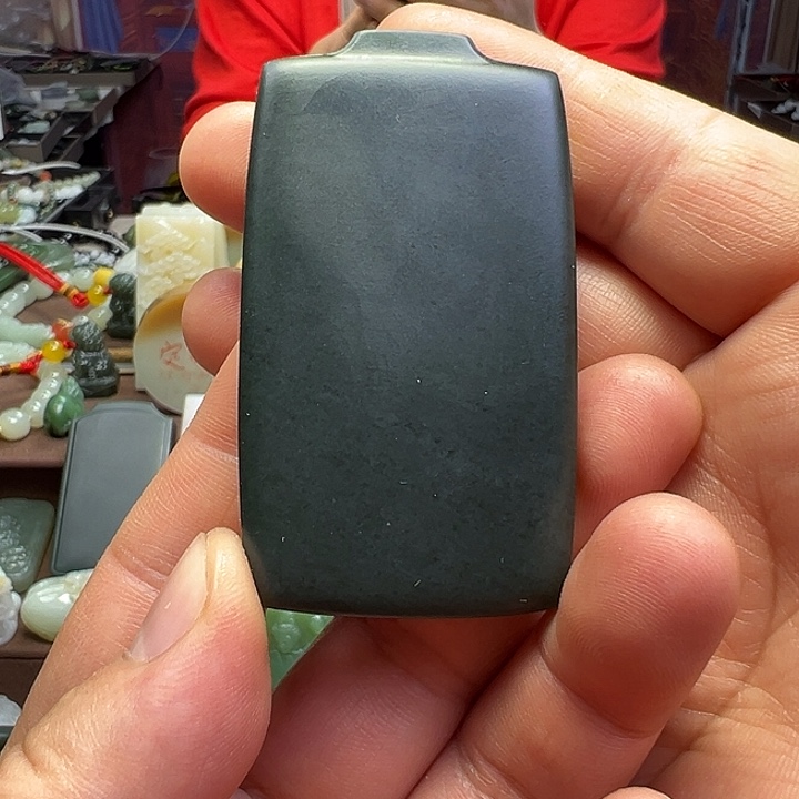 龙***神和田玉未镶嵌颈饰平安牌出人头地