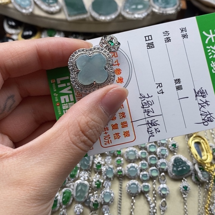 翡翠颈饰未镶嵌翡翠