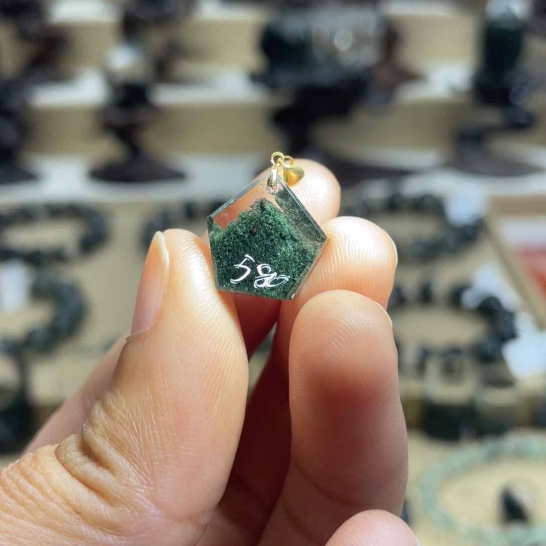 水晶颈饰18K金镶嵌绿幽灵吊坠