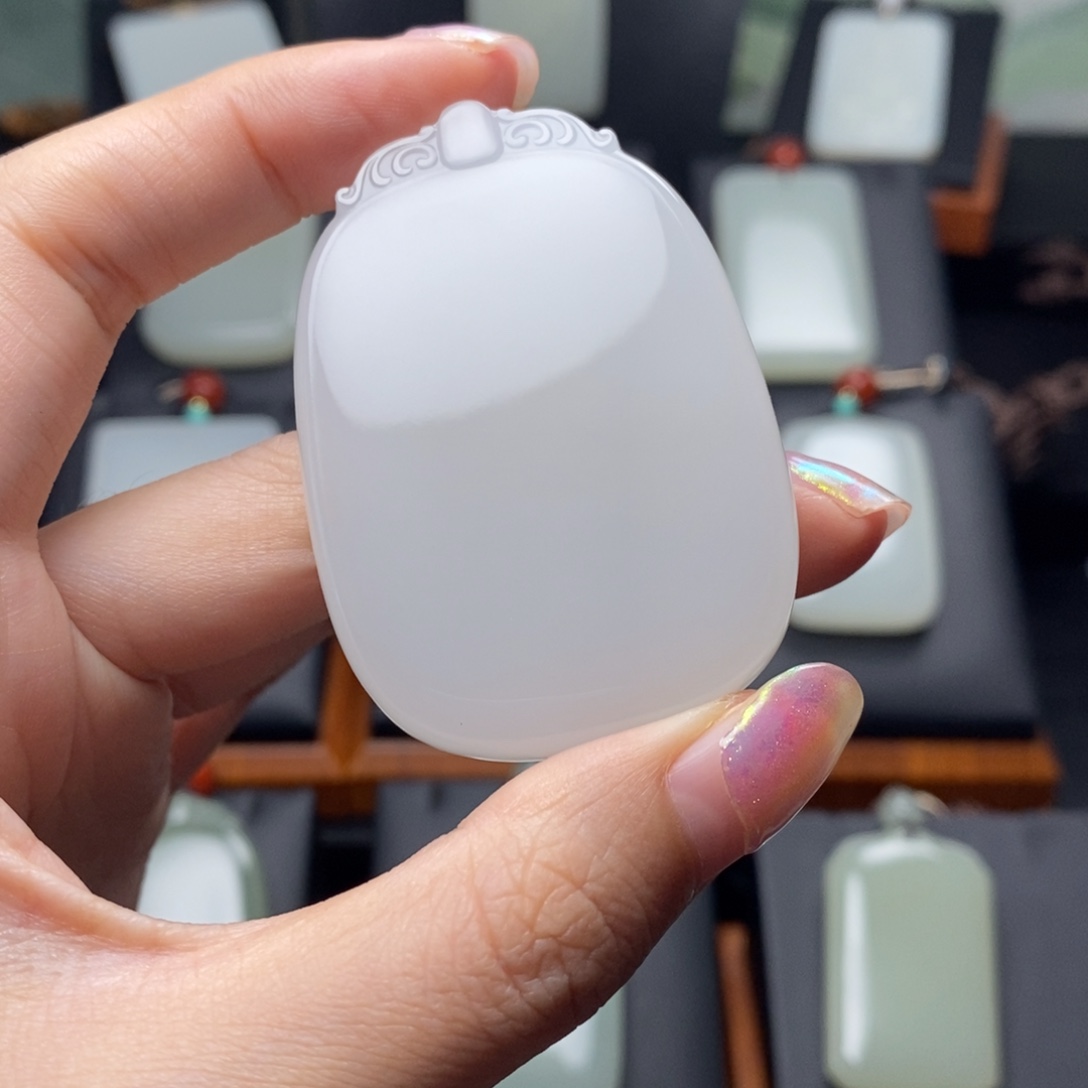 用***5和田玉未镶嵌颈饰