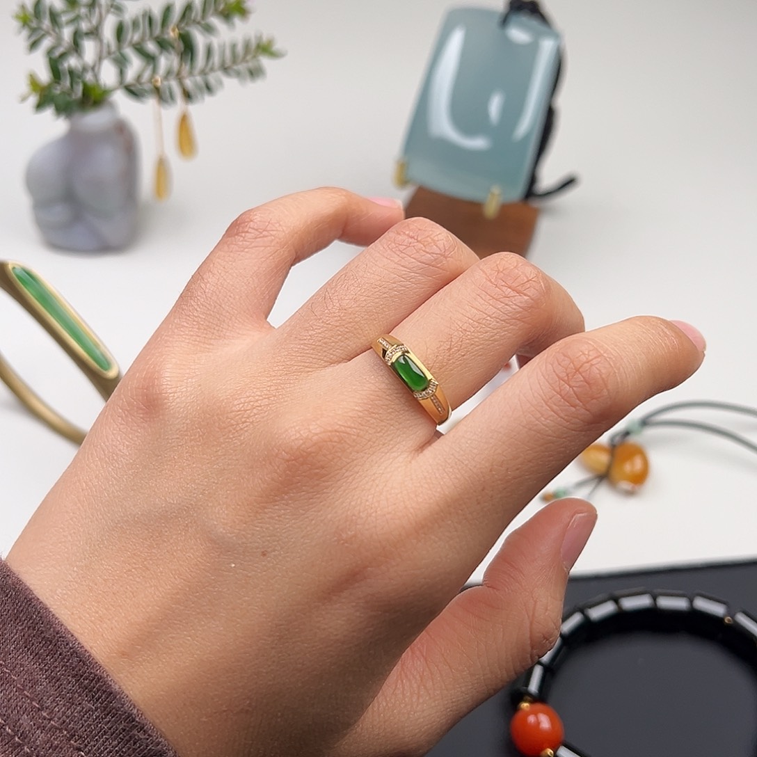 翡翠18K金镶嵌戒指惊蛰