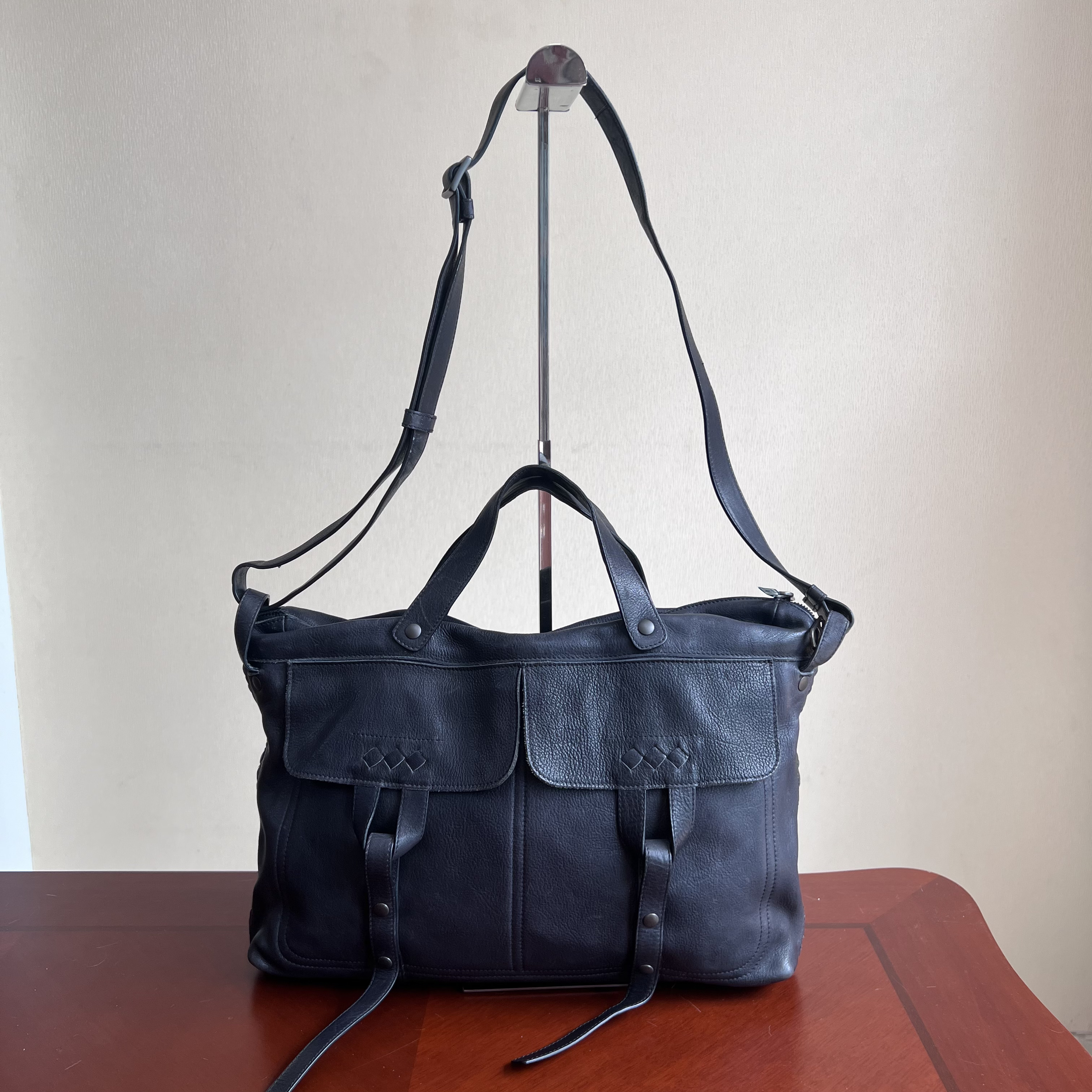 95新 BOTTEGA VENETA/葆蝶家 BV邮差包斜挎包 鱼鱼