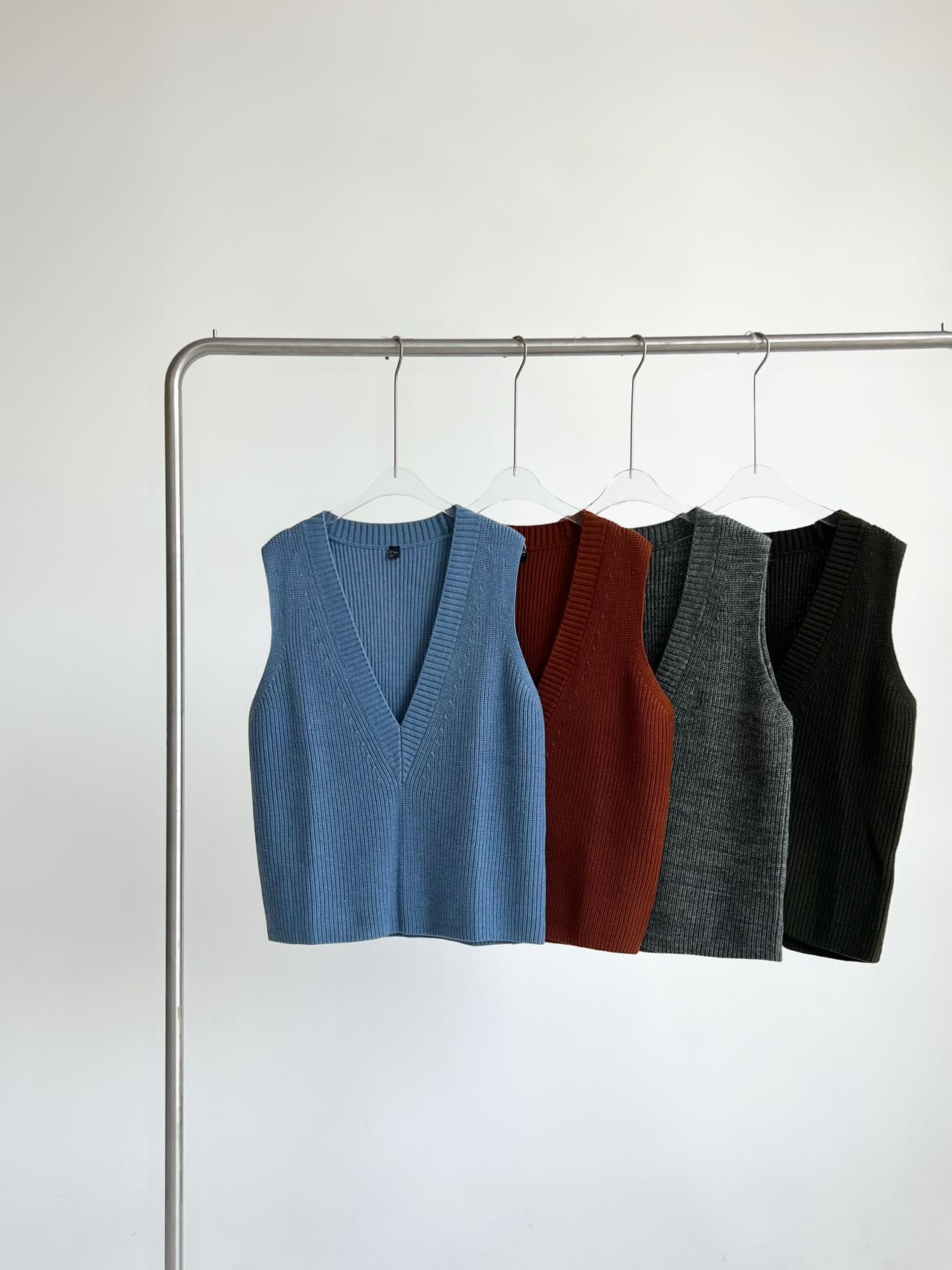 2025秋冬季新款叠穿百搭V领针织运动休闲马甲G1379