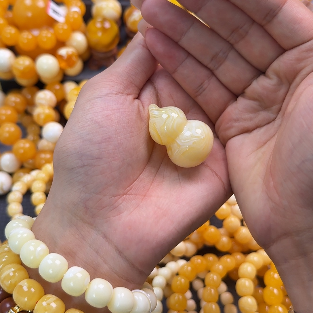 蜜蜡未镶嵌珠宝奇石13.36g