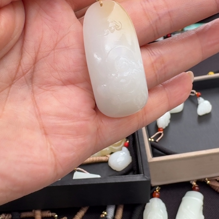 颈饰未镶嵌和田玉