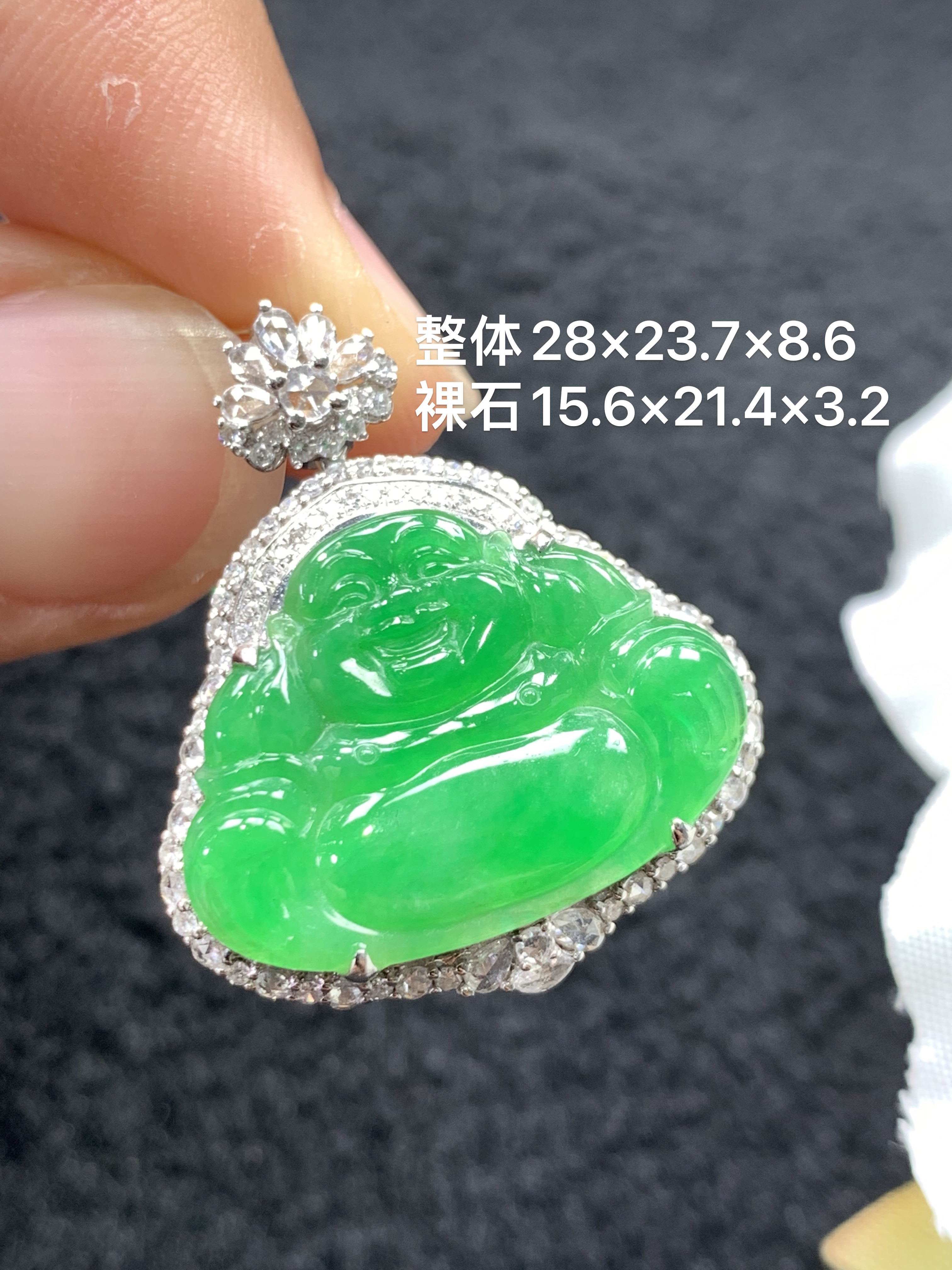 18k金镶嵌天然缅甸翡翠阳绿佛公吊坠28-23.7-8.6/15.6-21.4-3.2
