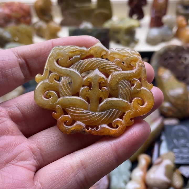 蛇纹石玉未镶嵌颈饰
