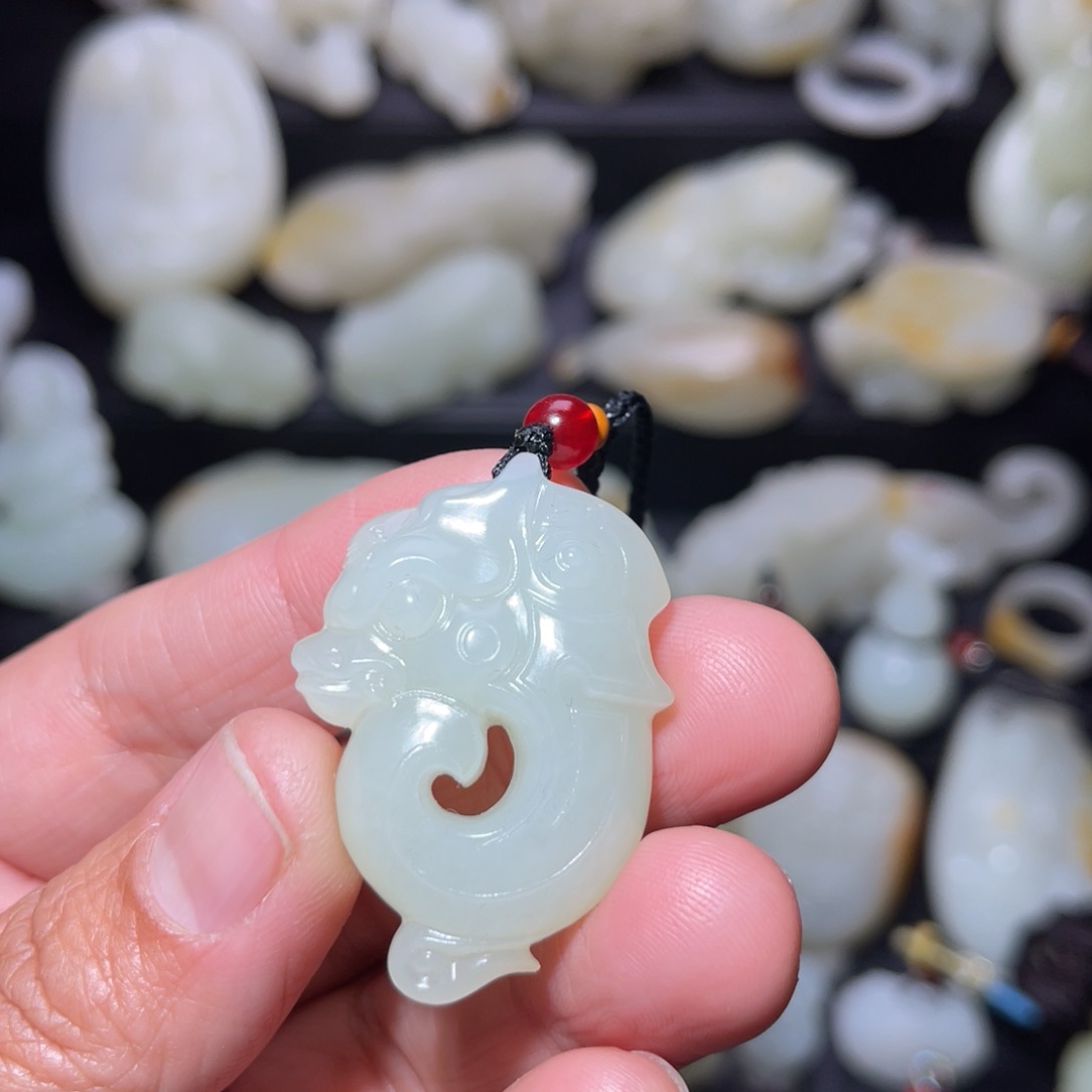 和田玉颈饰未镶嵌