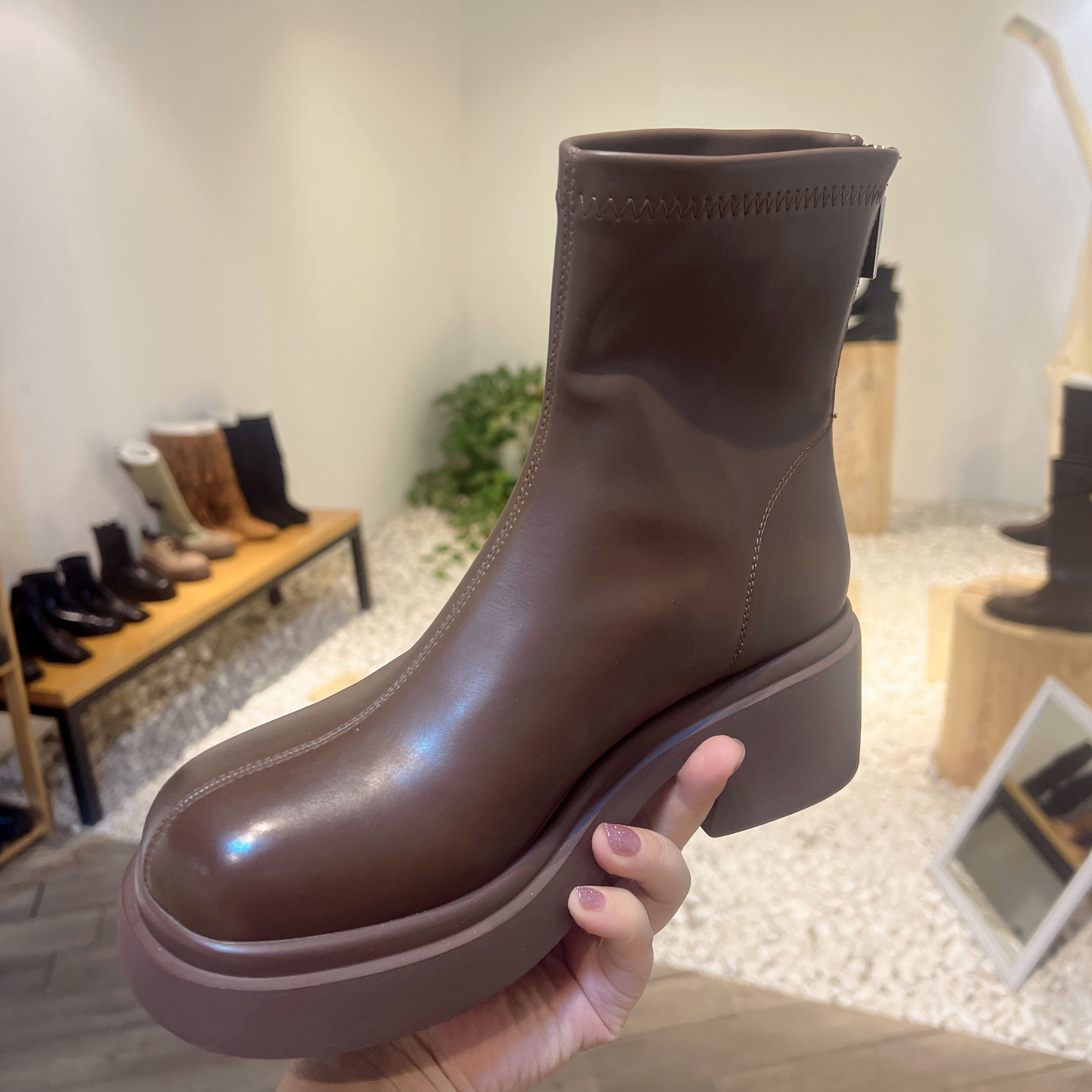 棕色厚底单靴，时尚洋气