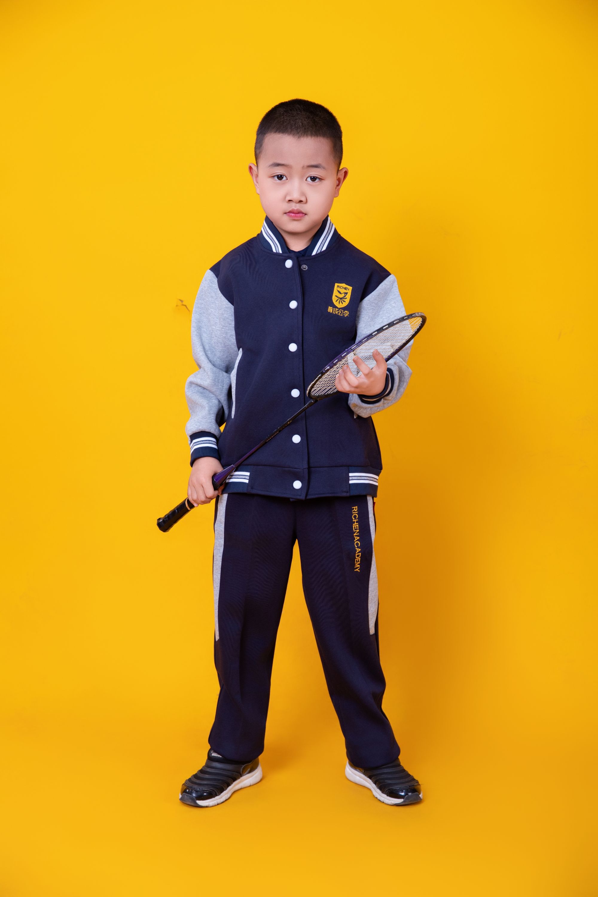 尊成公学学校校服