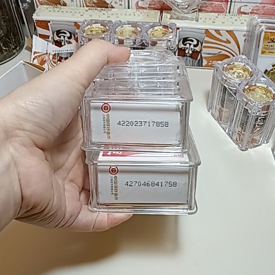 鹏***其他普通金属京剧纪念币旦整盒另2旦摆