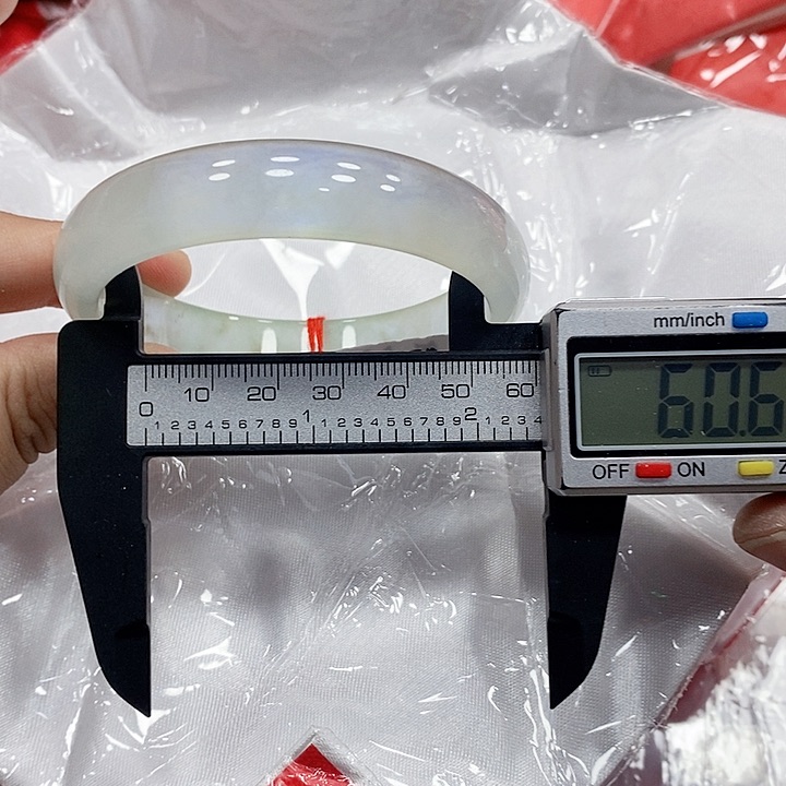 邦***7翡翠手镯未镶嵌246 库存×2去拍=128元