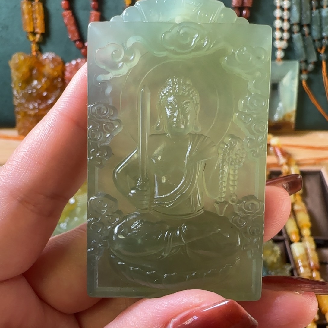 蛇纹石玉颈饰合金