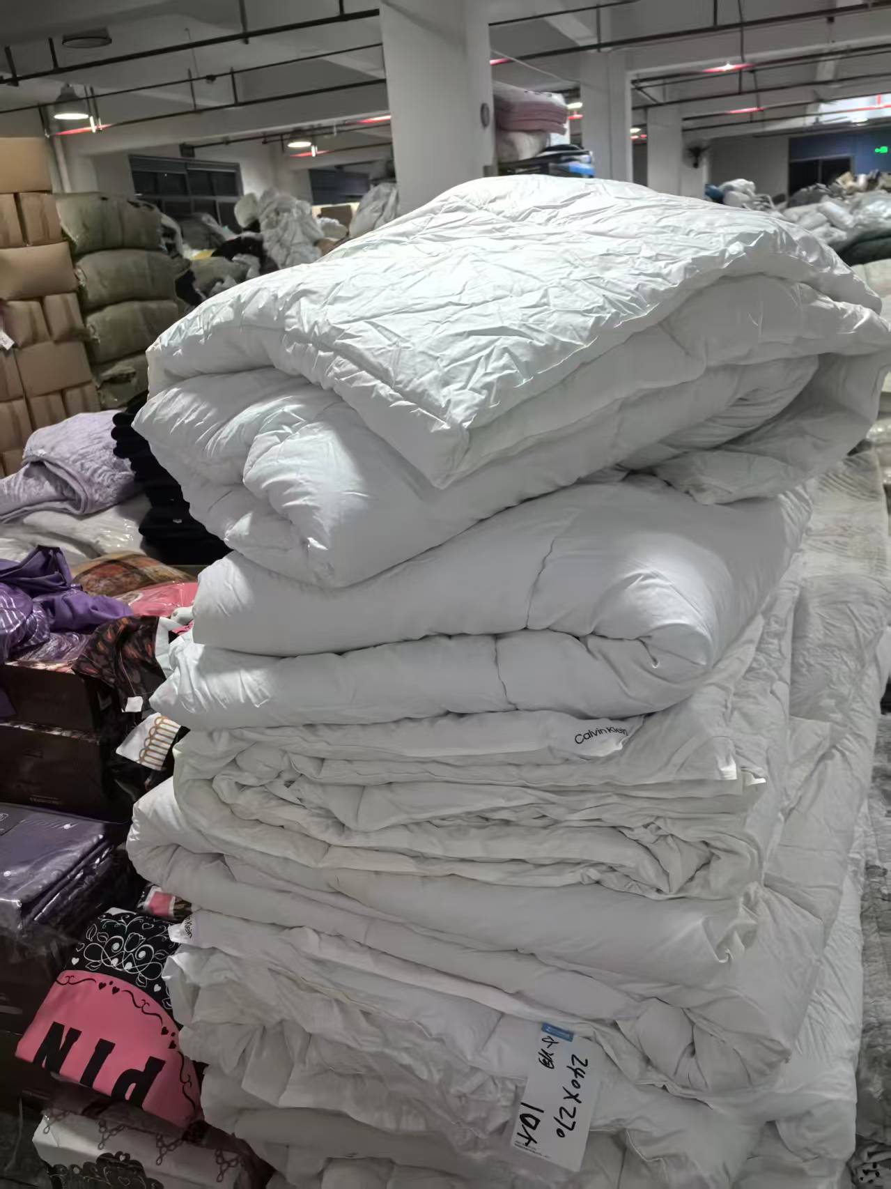 《厚广家》3楼240×270白色全棉高支棉丝绵被 发1张8斤 小破洞