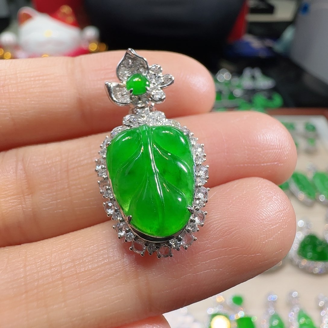 翡翠吊坠(不含链)18K金镶嵌